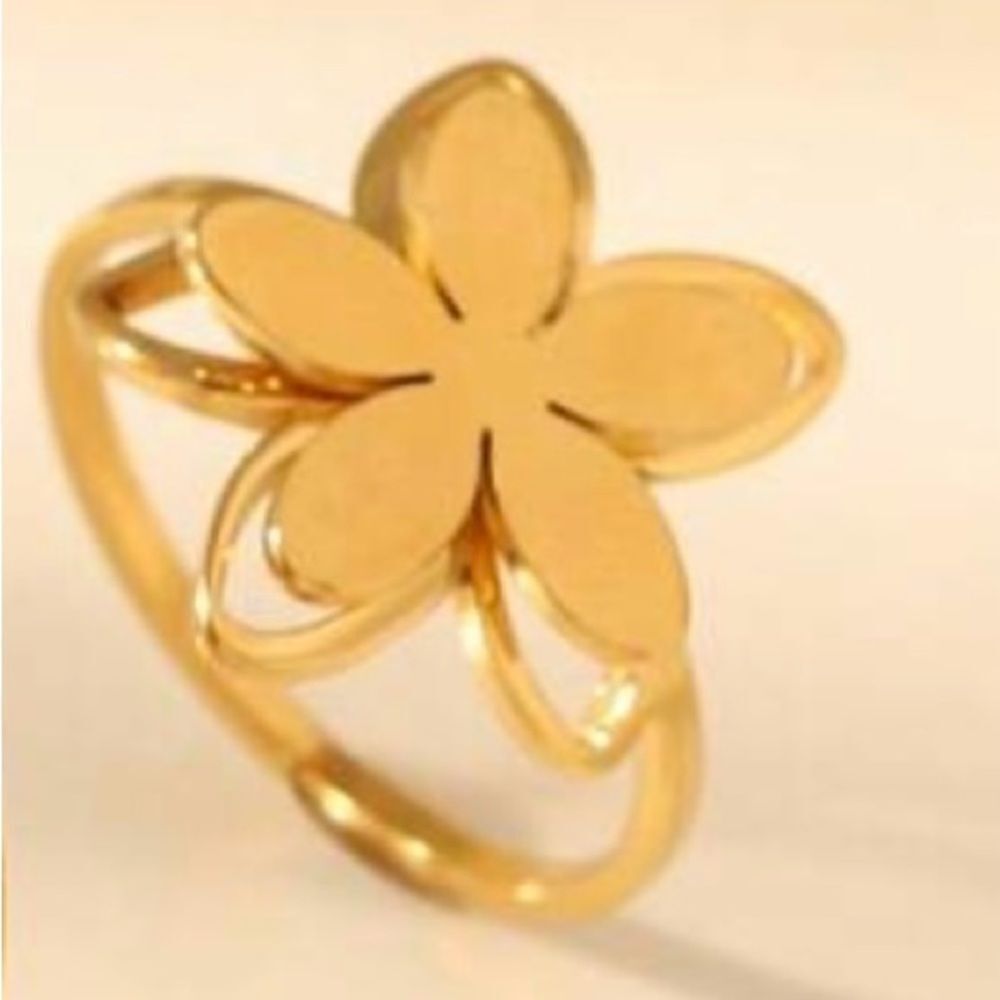 Gold Floral Ring A1565